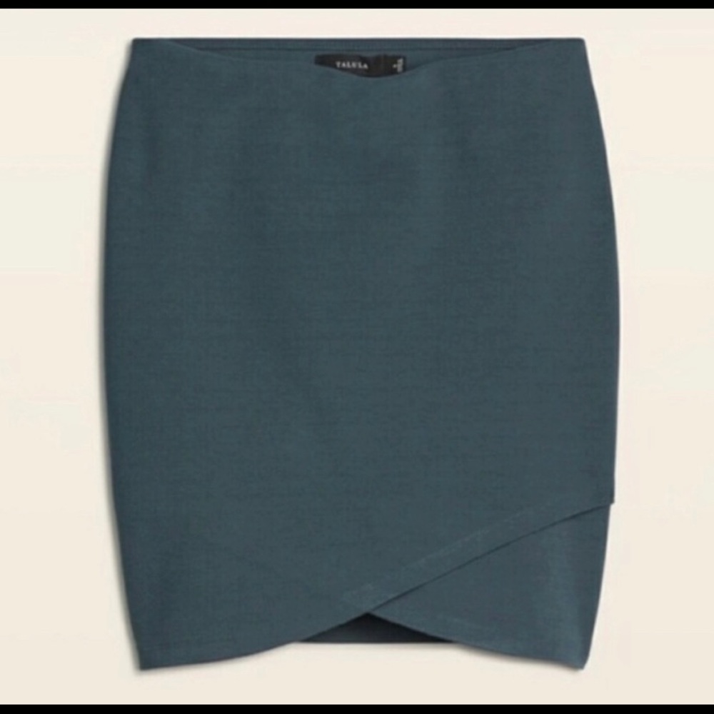 Aritzia Talula mini skirt